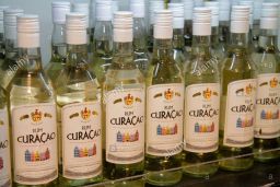 Curacao White Rum 23.7oz (700ml)