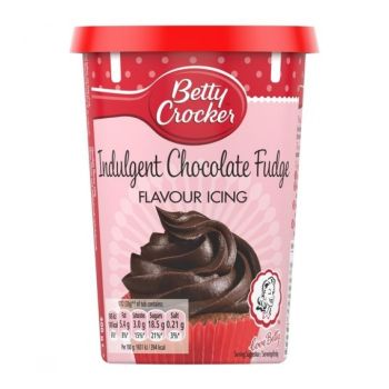 Betty Crocker Indulgent Chocolate Fudge Flavour Icing 14oz (400g)
